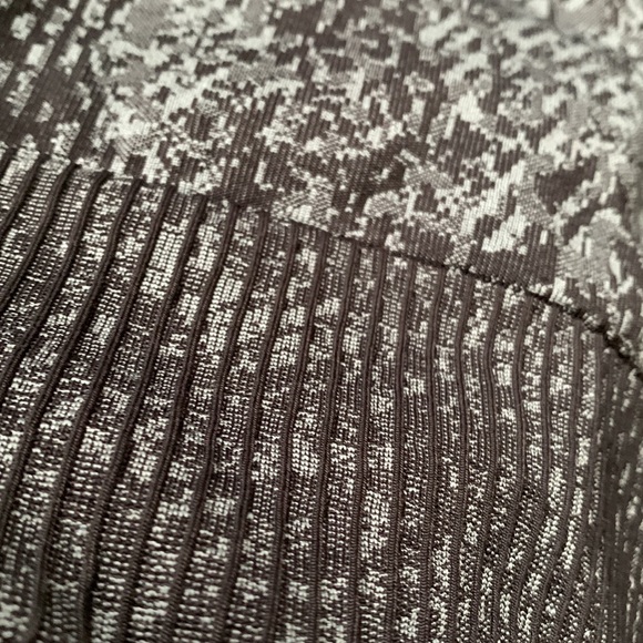 Lululemon Ebb to Train Bra High Necked Medium Support Bra - Picture 7 of 10